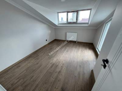 Acıabdemde Ön Cephede 180 M2 Net Satılık 5+1 Dubleks 13