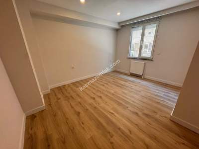 Acıbademde Sıfır Binada Ön Cephe Arakat Satılık 2+1 10