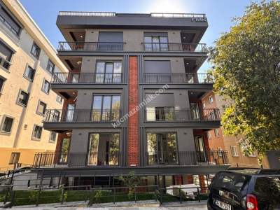 Acıbademde Sıfır Binada Ön Cephe Arakat Satılık 2+1 3