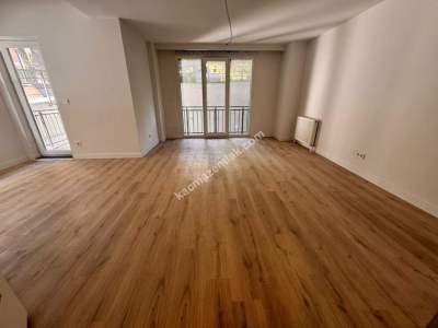 Acıbademde Sıfır Binada Ön Cephe Arakat Satılık 2+1 5