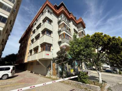 Acıbadem Günal Sokakta, Önü Açık, 150 M2 Satılık,Boş 25