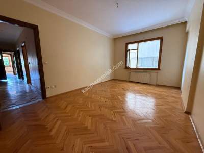 Acıbadem Günal Sokakta, Önü Açık, 150 M2 Satılık,Boş 8