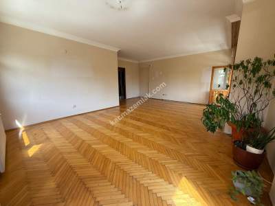 Acıbadem Günal Sokakta, Önü Açık, 150 M2 Satılık,Boş 3