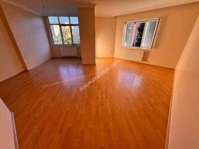 Üsküdar Acıbademde Genç Binada 150 M2 Satılık 3+1 Daire 3