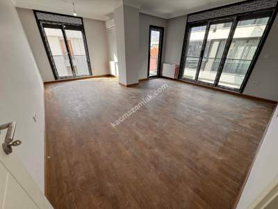 Acıbadem Caddesinde Sıfır Binada 92M2 Net Arakat 3+1 4