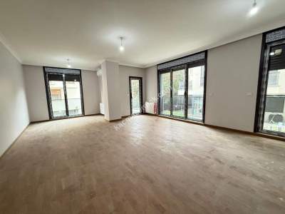 Acıbadem Caddesinde Sıfır Binada, 4+1 Satılık Arakat 2