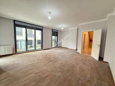 Acıbadem Caddesinde Sıfır Binada, 4+1 Satılık Arakat 5