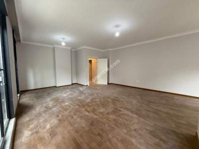 Acıbadem Caddesinde Sıfır Binada, 4+1 Satılık Arakat 3