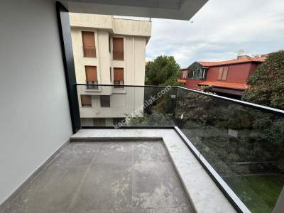 Acıbadem Caddesinde Sıfır Binada, 4+1 Satılık Arakat 17