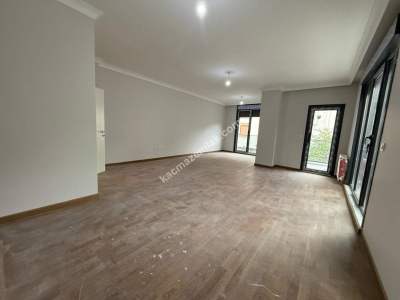 Acıbadem Caddesinde Sıfır Binada, 4+1 Satılık Arakat 1