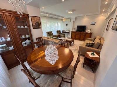 Cumhuriyet Mah.genç Binada Arakat Ön Cephe Satılık 3+1 5