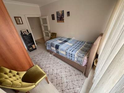 Cumhuriyet Mah.genç Binada Arakat Ön Cephe Satılık 3+1 12