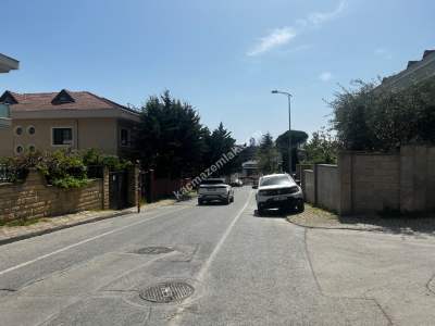 Üsküdarın En Nezih Sokağında Satılık 2+1 Bahçe Katı 27