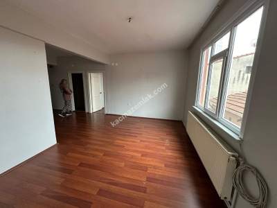 Üsküdar Küçük Çamlıcada, Ara Katta 2+1 Satılık Daire 5