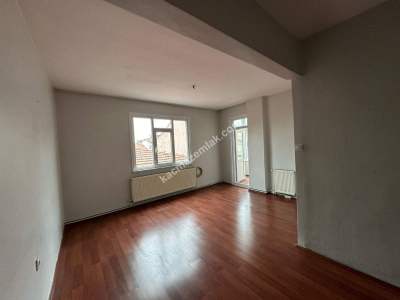 Üsküdar Küçük Çamlıcada, Ara Katta 2+1 Satılık Daire 2