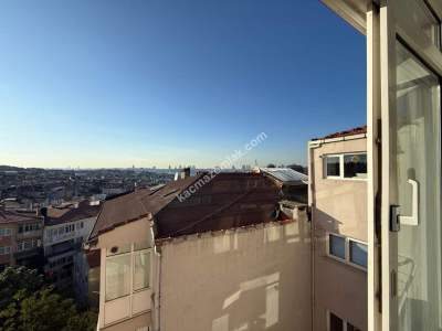 Üsküdar Zeynep Kamilde Deniz Manzaral Geniş 2+1 Satılık 9