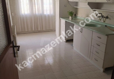 Gaziemir Merkezde 3+1 Ferah Acil Satılık Daire 10