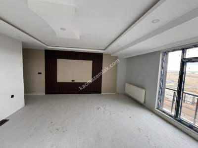 Kars Merkezi Konumda 3+1 Daire 4