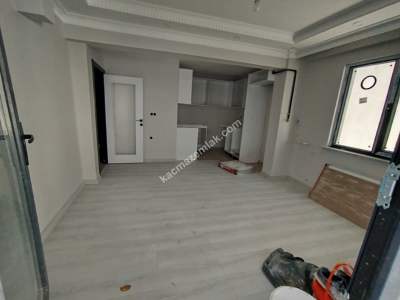 Gerze Cumhuriyet Mahallesinde Satılık 2 +1 Daire 13