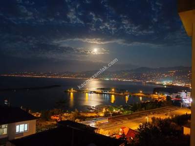 Beşikdüzü Adacıkta Deniz Manzaralı 8. Kat 3+1 Satılık 2