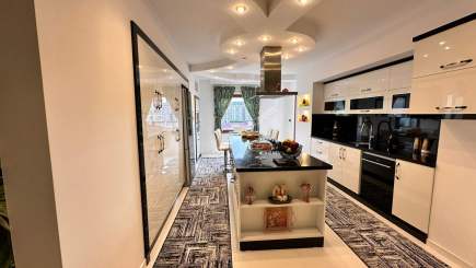 Trabzon 2 Nolu Beşirlide Satılık 380M2 Saray Gibi Daire 11