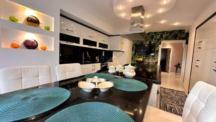 Trabzon 2 Nolu Beşirlide Satılık 380M2 Saray Gibi Daire 13