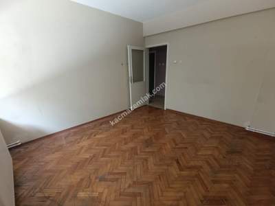 Meydana Yakın Satılık Daire 11