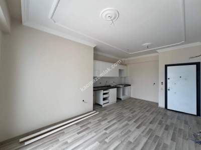 Trabzon Yomra Da Ana Yol Üzeri Satılık 1+1 Daire 10