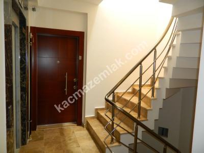 Koşuyolunda, Sıfır Binada, Deniz Ve Şehir Manzaralı 4+1 25