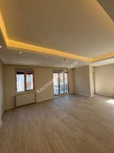 Maltepe Altayçeşme'de Çift Girişli Genişmetrekareli 4+ 7