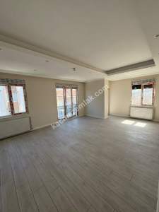 Maltepe Altayçeşme'de Çift Girişli Genişmetrekareli 4+ 26