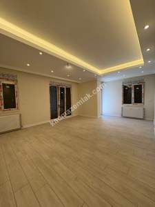 Maltepe Altayçeşme'de Çift Girişli Genişmetrekareli 4+ 1