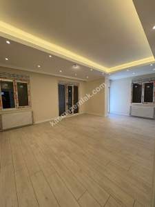 Maltepe Altayçeşme'de Çift Girişli Genişmetrekareli 4+ 2