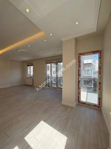 Maltepe Altayçeşme'de Çift Girişli Genişmetrekareli 4+ 9