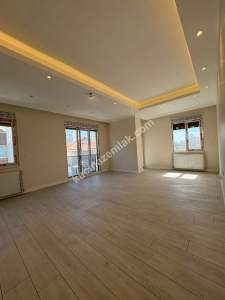 Maltepe Altayçeşme'de Çift Girişli Genişmetrekareli 4+ 4