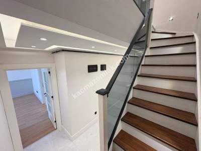 Altıntepe Bağdat Caddesi'nde Ön Cephe 165M² 3+1 Dublek 18