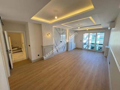 Altıntepe Bağdat Caddesi'nde Ön Cephe 165M² 3+1 Dublek 1