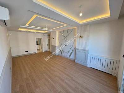 Altıntepe Bağdat Caddesi'nde Ön Cephe 165M² 3+1 Dublek 3