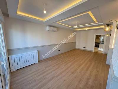 Altıntepe Bağdat Caddesi'nde Ön Cephe 165M² 3+1 Dublek 2