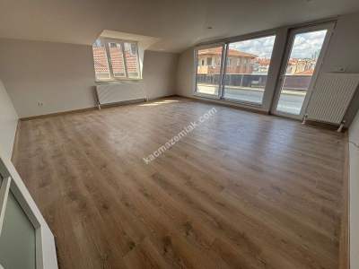 Küçüyalı Marmarayın Dibinde Yüksek Tavanlı 3+1Dubleks 22