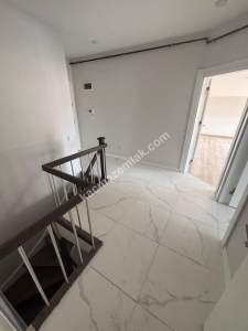 Küçüyalı Marmarayın Dibinde Yüksek Tavanlı 3+1Dubleks 24