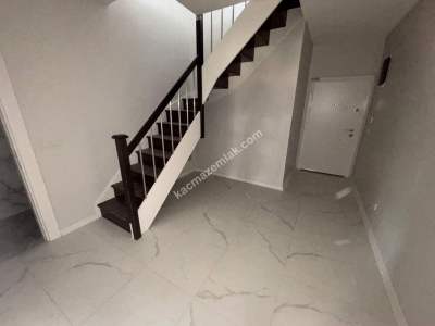 Küçüyalı Marmarayın Dibinde Yüksek Tavanlı 3+1Dubleks 28