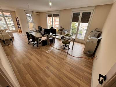 Acıbademde Sıfır Binada Yüksek Tavanlı 250 M2 Net 4+2 4