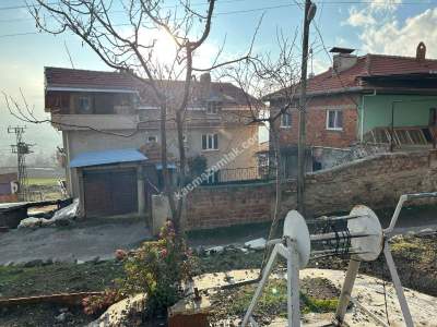 Uşak Eşme Armutlu Köyünde Satılık Köy Evi 1