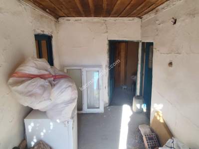 Uşak Eşme Karaahmetli Köyünde Satılık Köy Evi 2