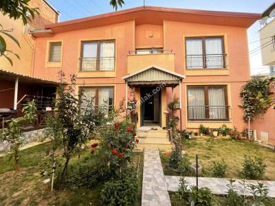 Bursa Osmangazi'De Geniş Bahçeli Satılık Müstakil Ev