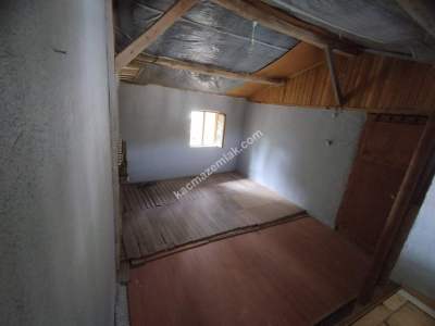 Kütahya Merkez Soğuk Çeşme Köyü Satlık Müstakil Ev 7