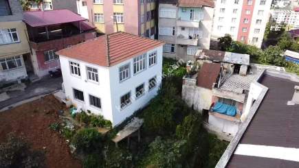 Trabzon Bahçeçik Mah. Satılık 2 Katlı Bahçeli Ev 2