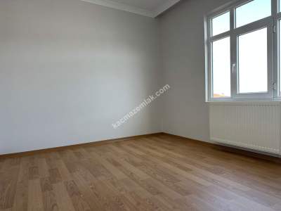 Trabzon Bahçeçik Mah. Satılık 2 Katlı Bahçeli Ev 30