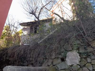 Kilimli Güney Mahallesinde Satılık Bahçeli Kargir Ev 1